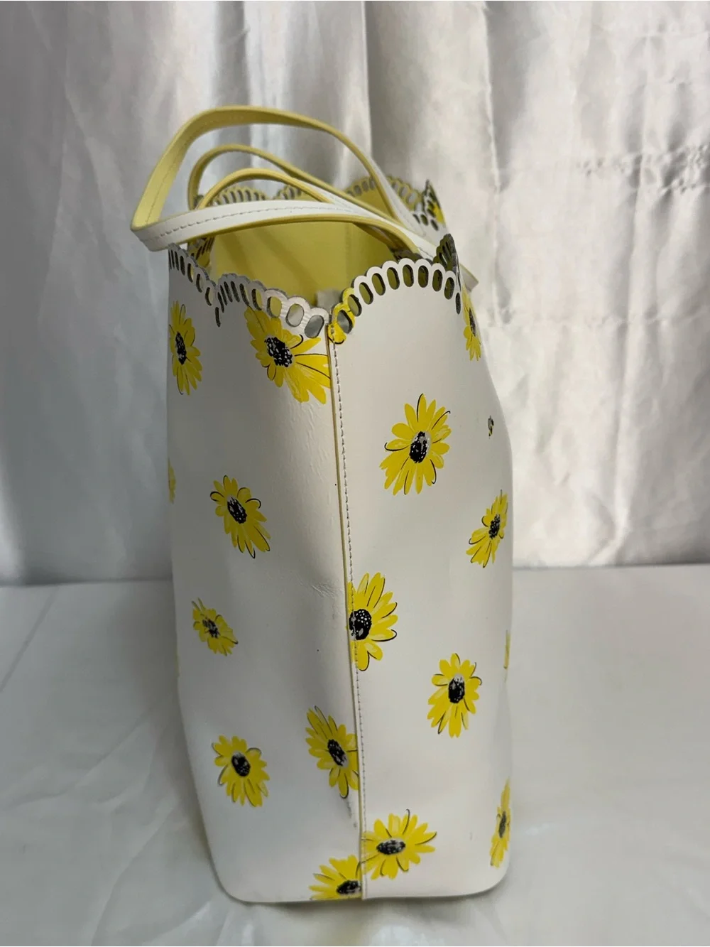 kate spade NY Down the Rabbit Hole ‘Oops A Daisy’ Scalloped Francis Tote